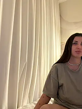 Snapshot of TiffaNoel chatting on 11.29.25 TiffaNoel online show from 11.29.25