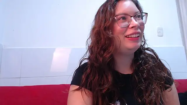 Snapshot of zoewhite2 chatting on 10.25.25 zoewhite2 online show from 10.25.25