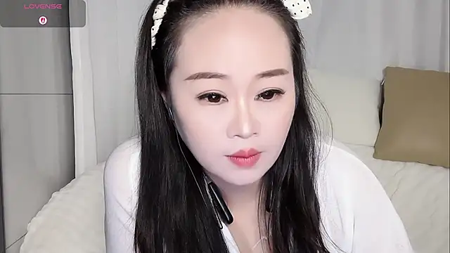 Snapshot of B-Yaya chatting on 11.17.25 B-Yaya online show from 11.17.25