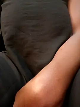 Snapshot of Africanmilk256 chatting on 11.25.25 Africanmilk256 online show from 11.25.25