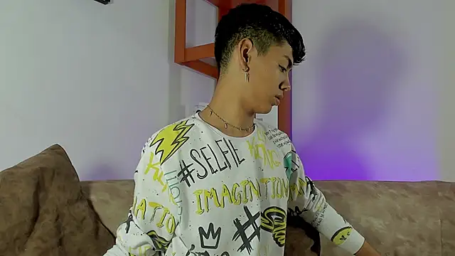 LoganTwink18 online show from 11.02.25