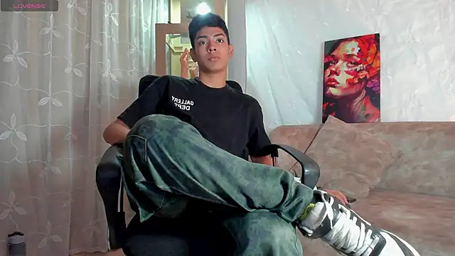 LoganTwink18 online show from 03.24.26