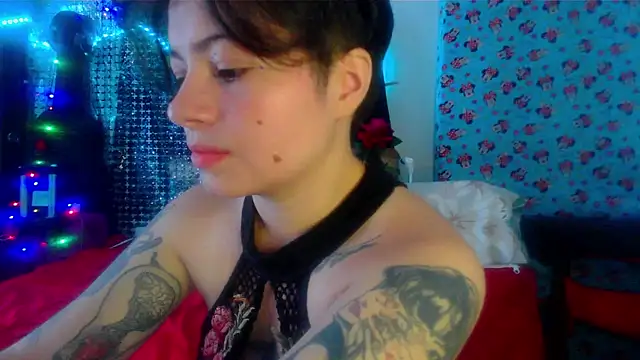 Snapshot of Mitsuha_gate chatting on 11.14.25 Mitsuha gate online show from 11.14.25