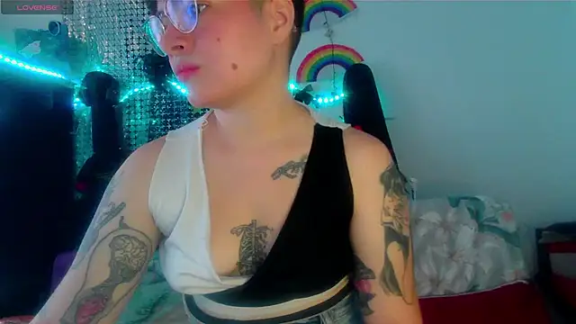 Snapshot of Mitsuha_gate chatting on 11.24.25 Mitsuha gate online show from 11.24.25