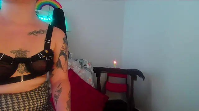 Snapshot of Mitsuha_gate chatting on 11.25.25 Mitsuha gate online show from 11.25.25