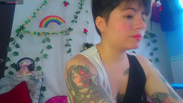 Snapshot of Mitsuha_gate chatting on 12.16.25 Mitsuha gate online show from 12.16.25