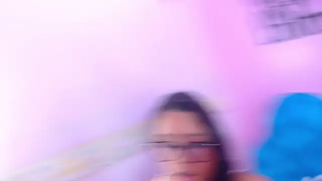 Snapshot of EMMA_ROGGER chatting on 11.30.25 EMMA ROGGER online show from 11.30.25