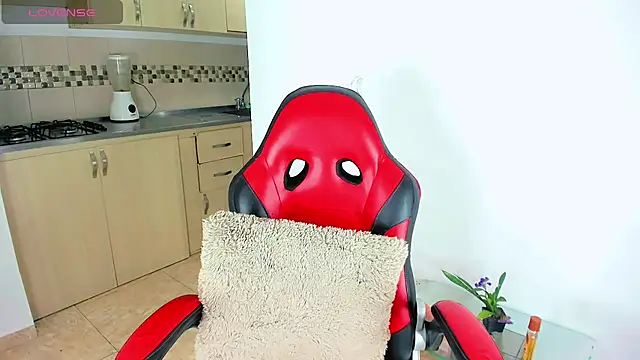 Snapshot of alexandra_cute chatting on 10.31.25 alexandra cute online show from 10.31.25