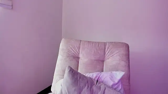 Snapshot of Arianna_Jannes chatting on 10.19.25 Arianna Jannes online show from 10.19.25