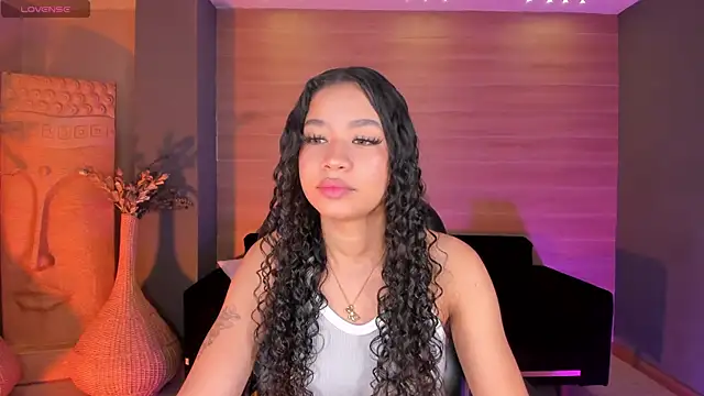 Snapshot of SophieHouston_ chatting on 10.22.25 SophieHouston online show from 10.22.25