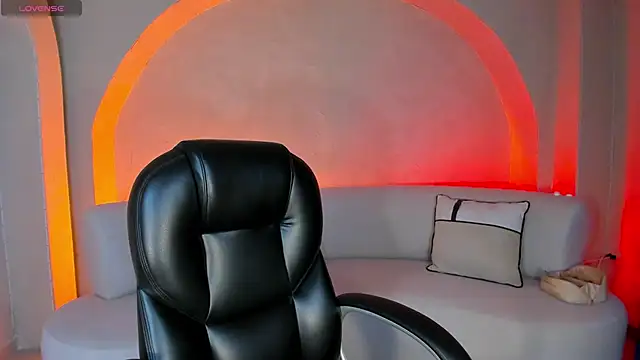 Snapshot of SophieHouston_ chatting on 10.25.25 SophieHouston online show from 10.25.25