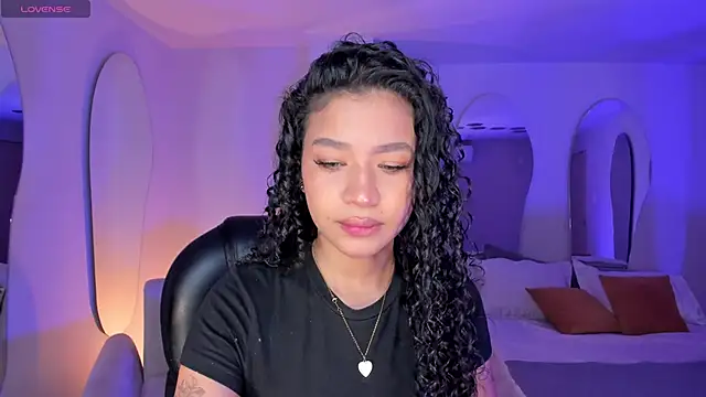 Snapshot of SophieHouston_ chatting on 10.26.25 SophieHouston online show from 10.26.25