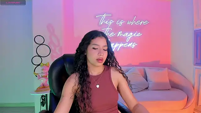 Snapshot of SophieHouston_ chatting on 11.22.25 SophieHouston online show from 11.22.25