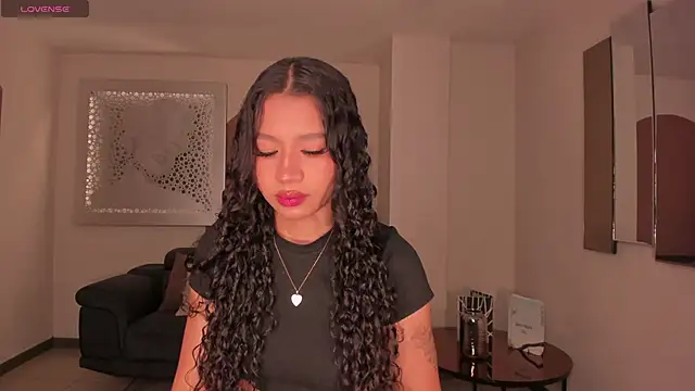 Snapshot of SophieHouston_ chatting on 11.30.25 SophieHouston online show from 11.30.25