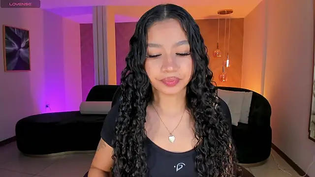 Snapshot of SophieHouston_ chatting on 12.04.25 SophieHouston online show from 12.04.25