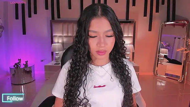 Snapshot of SophieHouston_ chatting on 12.05.25 SophieHouston online show from 12.05.25