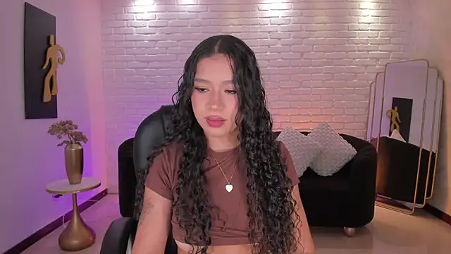 Snapshot of SophieHouston_ chatting on 12.18.25 SophieHouston online show from 12.18.25