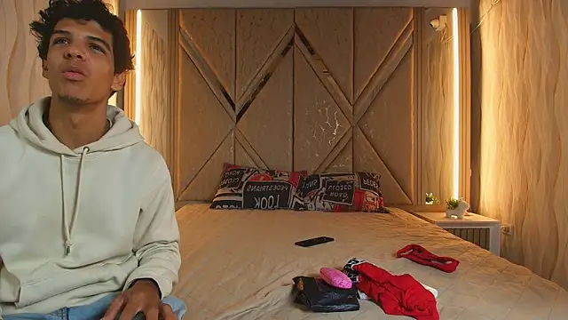 Hotcouple 222 online show from 03.26.26