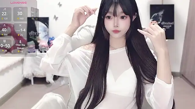 Snapshot of -EEBABY chatting on 10.28.25 -EEBABY online show from 10.28.25