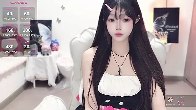 Snapshot of -EEBABY chatting on 10.29.25 -EEBABY online show from 10.29.25