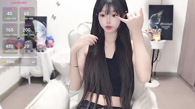 Snapshot of -EEBABY chatting on 11.18.25 -EEBABY online show from 11.18.25