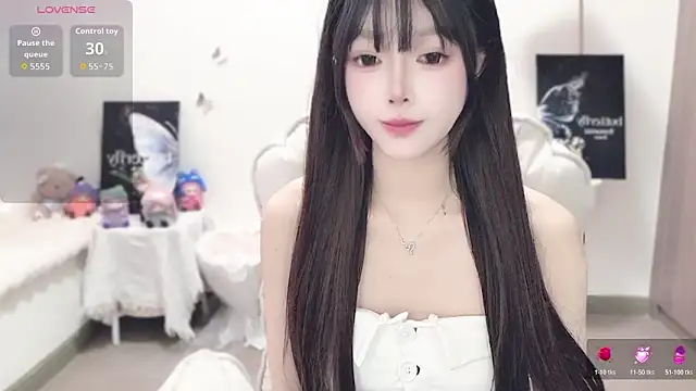 Snapshot of -EEBABY chatting on 11.21.25 -EEBABY online show from 11.21.25