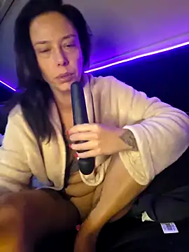 Snapshot of littleladyshelly chatting on 11.11.25 littleladyshelly online show from 11.11.25