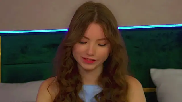 KeiraAsti online show from 09.28.25