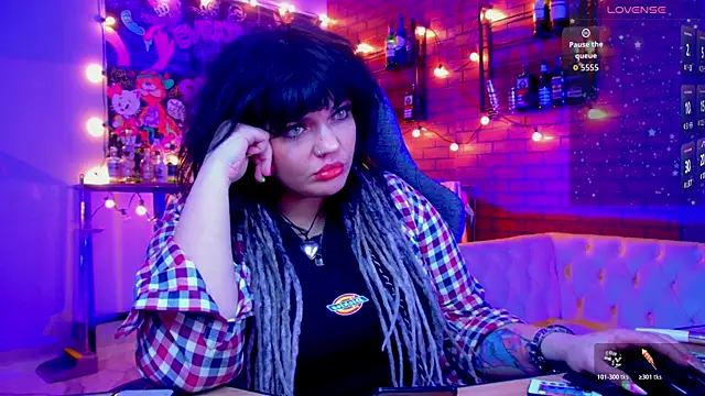 Snapshot of MaryHarrys chatting on 05.17.26 MaryHarrys online show from 05.17.26