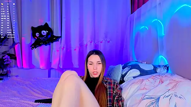 Snapshot of -CindyLou chatting on 10.24.25 -CindyLou online show from 10.24.25