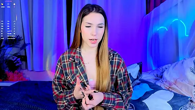 Snapshot of -CindyLou chatting on 11.20.25 -CindyLou online show from 11.20.25