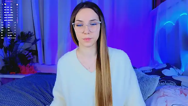 Snapshot of -CindyLou chatting on 11.23.25 -CindyLou online show from 11.23.25