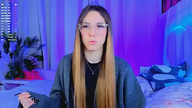 Snapshot of -CindyLou chatting on 11.29.25 -CindyLou online show from 11.29.25