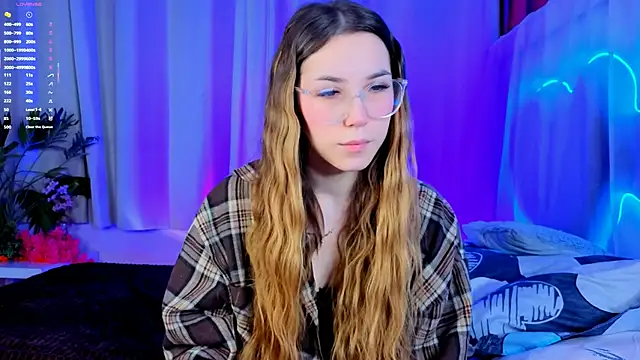 Snapshot of -CindyLou chatting on 12.05.25 -CindyLou online show from 12.05.25