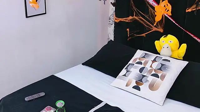 Snapshot of Becca_Grims chatting on 10.25.25 Becca Grims online show from 10.25.25