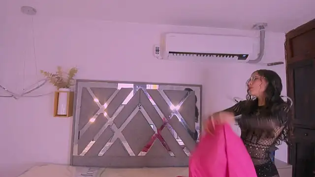 Snapshot of Akira_Hime chatting on 09.19.25 Akira Hime online show from 09.19.25