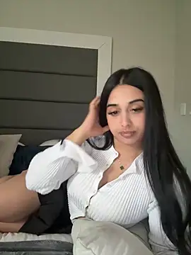 Snapshot of LilMisIndianx chatting on 12.17.25 LilMisIndianx online show from 12.17.25