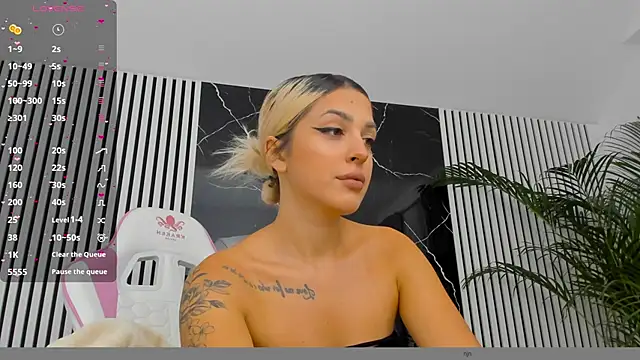 Snapshot of daisyblushh chatting on 10.03.25 daisyblushh online show from 10.03.25
