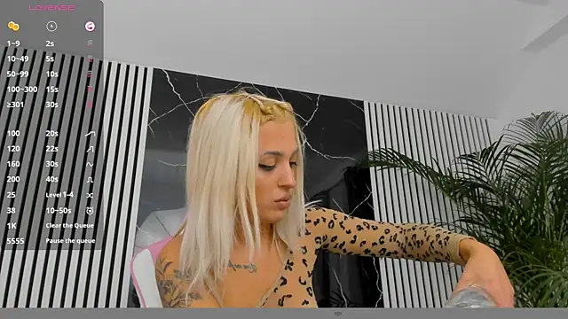 Snapshot of daisyblushh chatting on 10.06.25 daisyblushh online show from 10.06.25