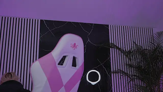 daisyblushh online show from 12.04.25