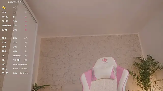 Snapshot of daisyblushh chatting on 04.06.26 daisyblushh online show from 04.06.26