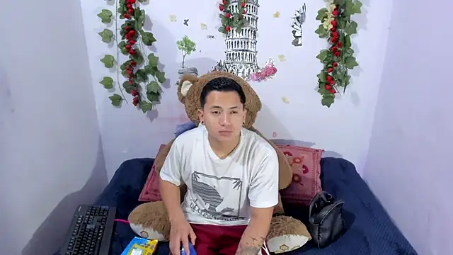 NataliaAndJulliam online show from 10.17.25