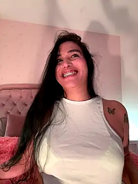 Bella  Wood online show from 09.26.25