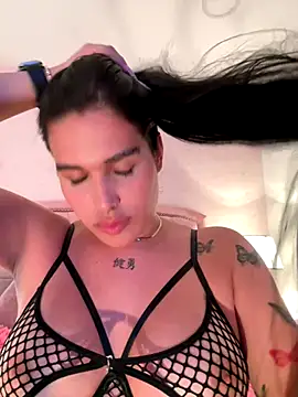 Bella  Wood online show from 10.09.25