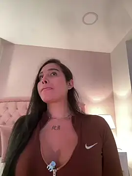 Snapshot of Bella__Wood chatting on 07.19.26 Bella Wood online show from 07.19.26