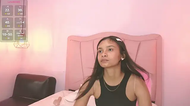 Snapshot of liz7skinny chatting on 12.15.25 liz7skinny online show from 12.15.25