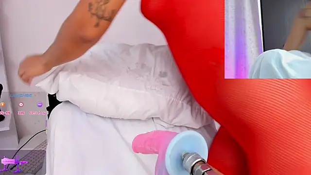 Snapshot of arynaughty20 chatting on 10.04.25 arynaughty20 online show from 10.04.25