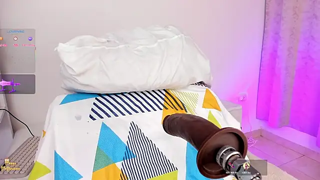 Snapshot of arynaughty20 chatting on 10.26.25 arynaughty20 online show from 10.26.25