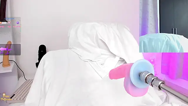 Snapshot of arynaughty20 chatting on 10.27.25 arynaughty20 online show from 10.27.25