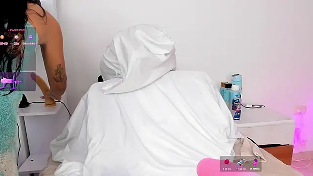 Snapshot of arynaughty20 chatting on 11.03.25 arynaughty20 online show from 11.03.25